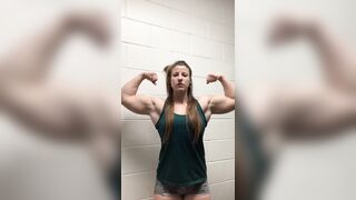 Muscular Women: This gal is muscular!