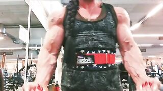 Muscular Women: Jaqueline Fuchs fucking her giant biceps
