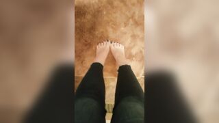 Feet: Showing off my wiggly toes