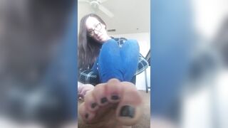 Feet: Comfy Monday soles and toes :)