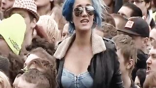 Festival Strumpets: There's just smth about blue hair ??