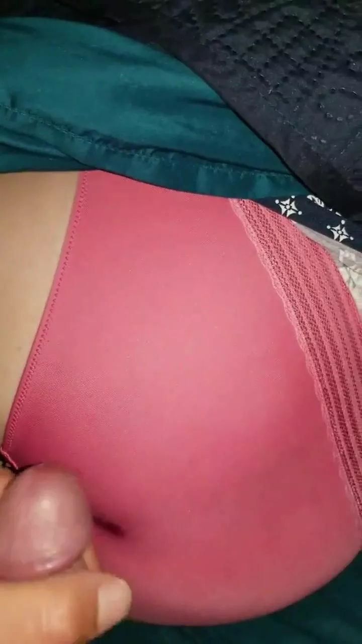 Cum on Her Panties: Cum on sleeping mature's pink panties - Porn GIF Video  | neryda.com