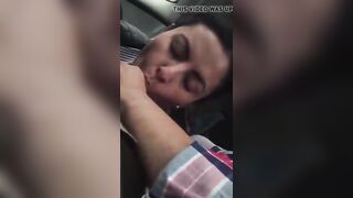 Cum Sluts: Turkish mommy takes in the car