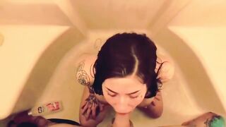 Cum Sluts: Bathtub oral sex and facial