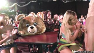 Dancing Bear: Large audience