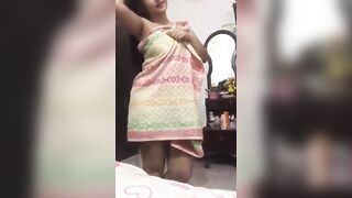 Desi Hottie's Towel Drop Revealing Gorgeous Body - Indian Women