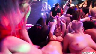 Drunk: Beautiful lesbo chicks masturbating in the club