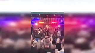 Drunk: Cock engulfing at rock concert