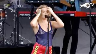 Singer strips topless on stage - Drunken
