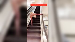Drunk: Squirt and masturbation on an escalator