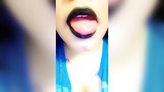 Cock Engulfing Lips: I need a cock in my throat ??